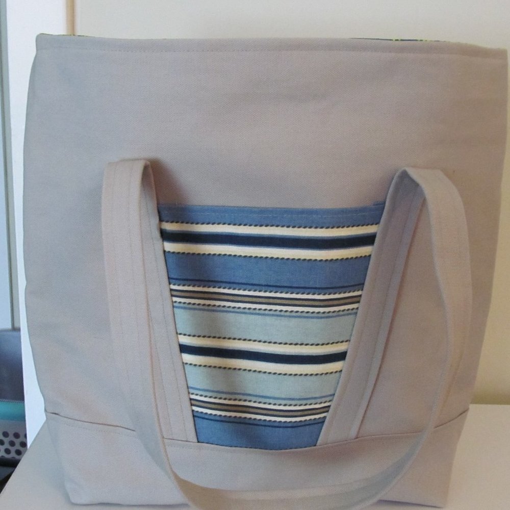 Triangle Tote Item #83124